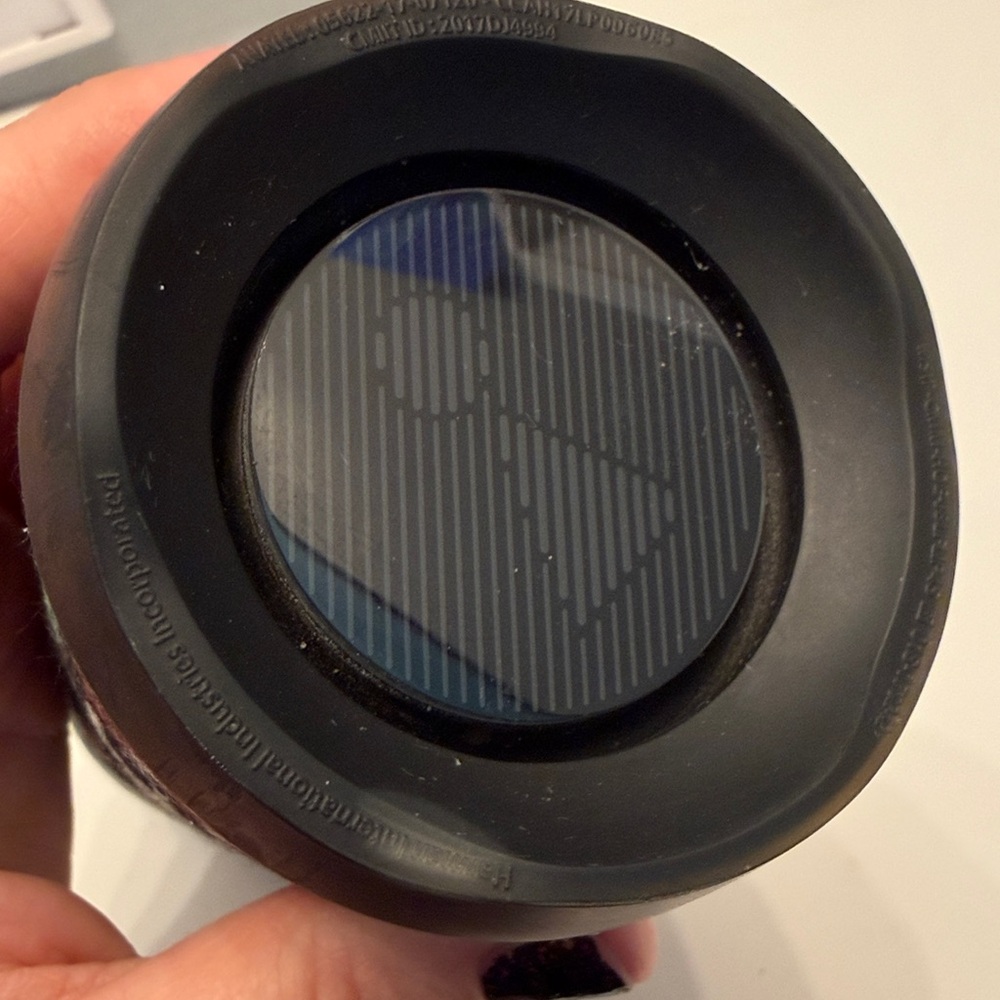 JBL Flip 4 in Camo - Picture 4 of 6